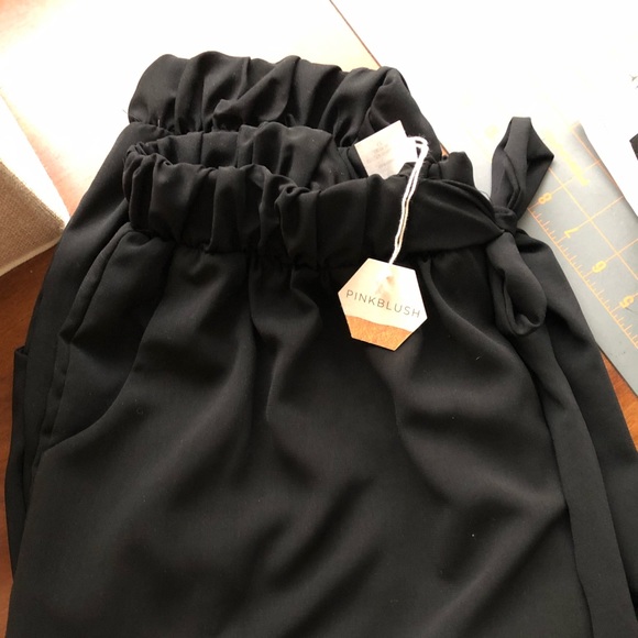 PinkBlush Front Tie Shorts 1X - Picture 3 of 4